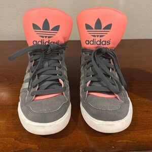 ADIDAS HI TOP. Women’s Sz 8. Grey/Peach. Gently worn. GREAT condition.